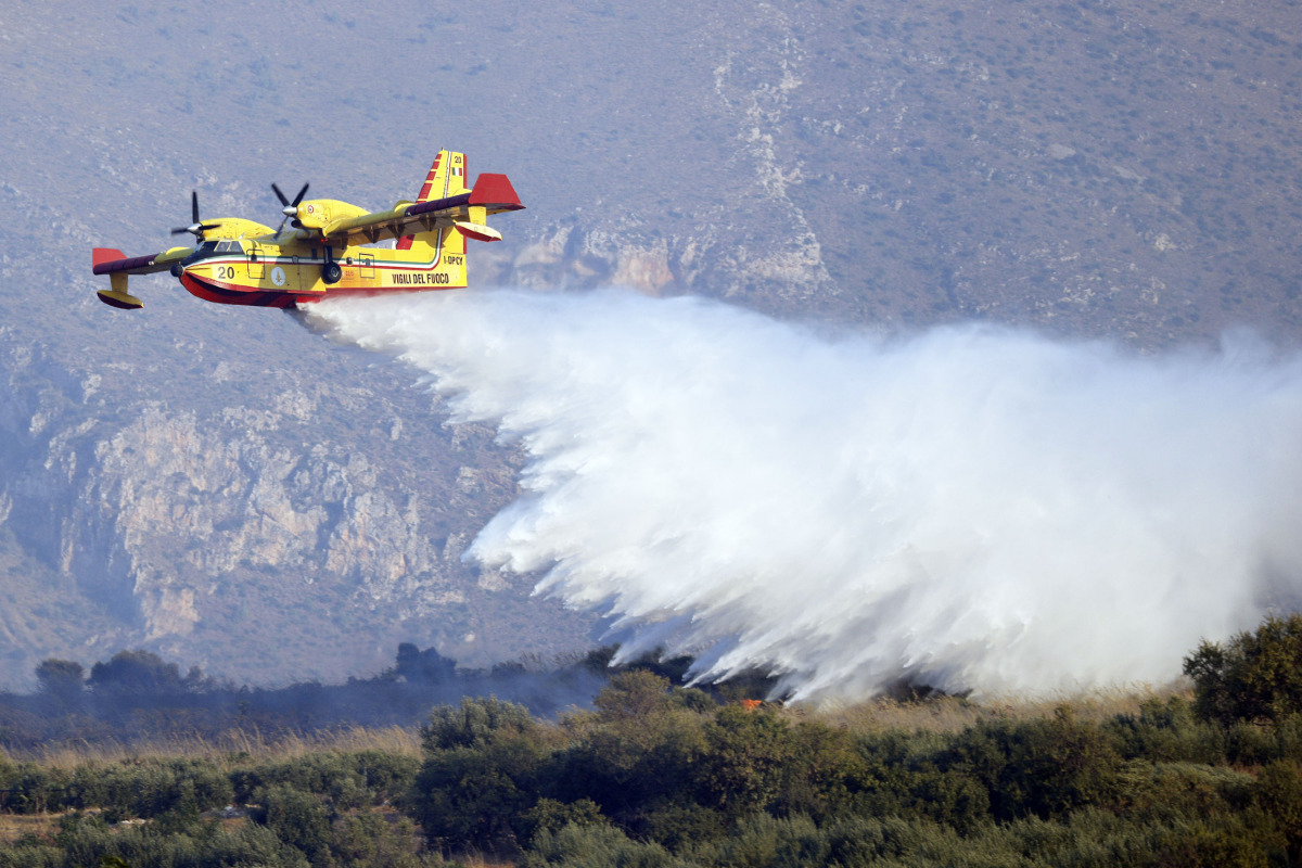 Incendi in Sicilia: Codacons propone ricompensa fino a 50.000 euro per chi segnala gli incendiari - 