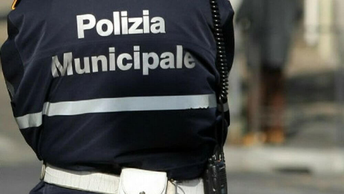 Palermo: pullman investe un pedone in via Libertà, giovane trasportato in ospedale - 