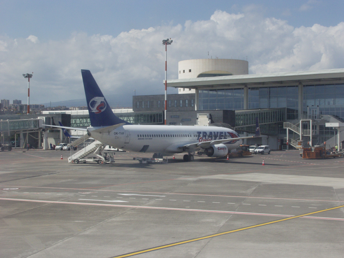 Aeroporto di Catania: spazio aereo chiuso fino alle 14:30 per la cenere dell'Etna, voli sospesi - 