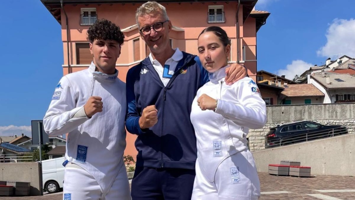 Due giovani spadisti e un tecnico del CUS Catania al ritiro Azzurrini 2026 a Folgaria - Credit Foto CUS Catania