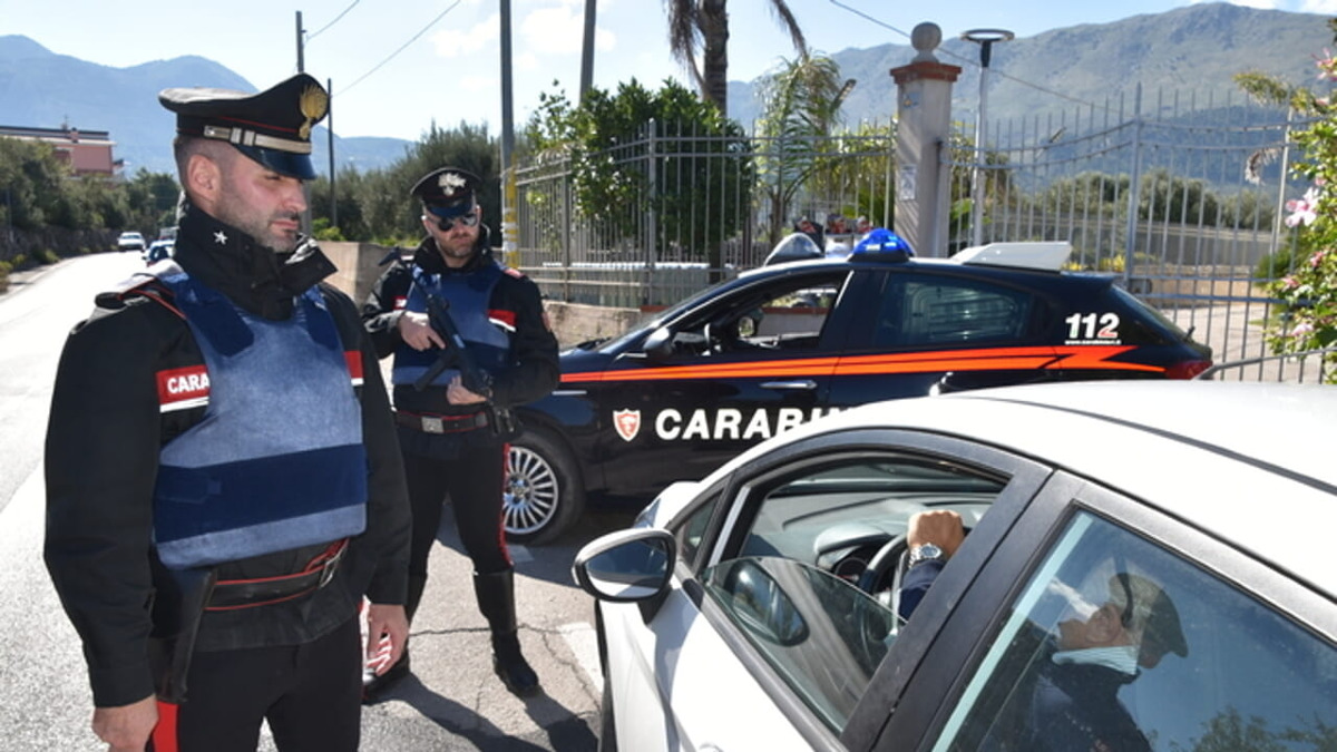 Droga nascosta in un muretto: due arresti per spaccio nel quartiere Noce a Palermo - 