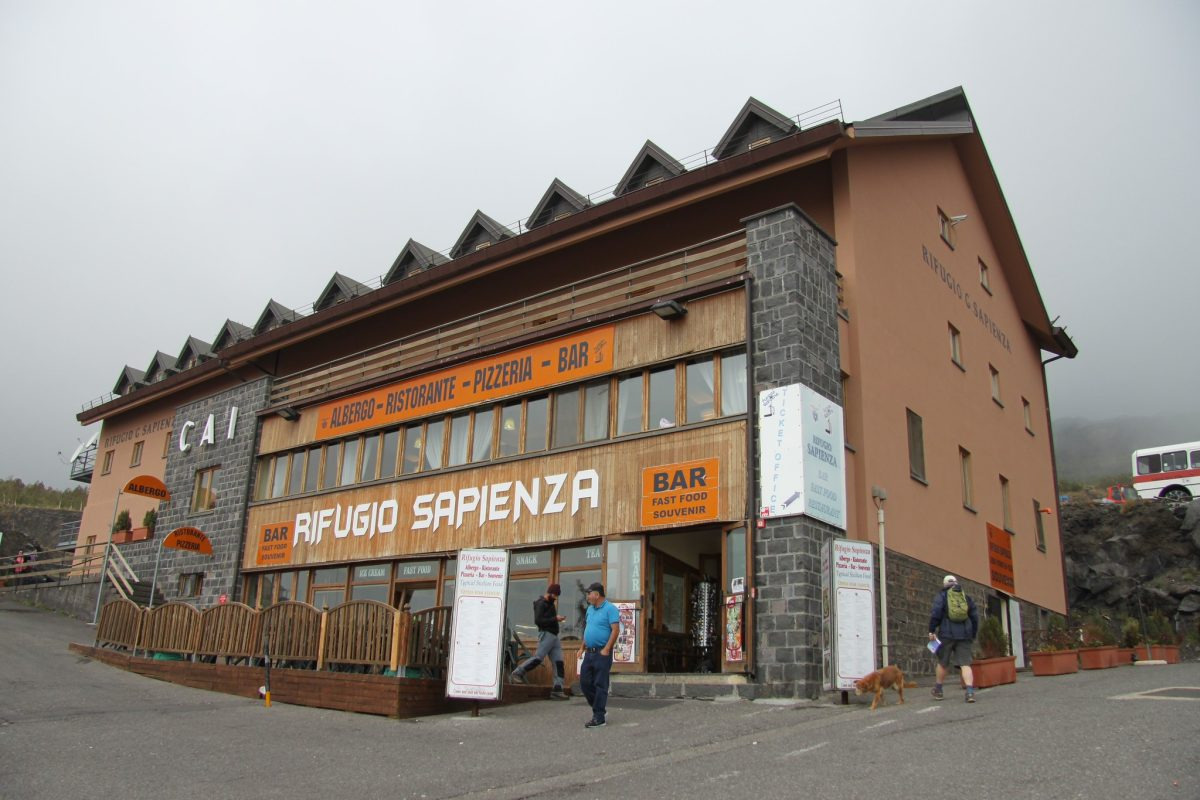 Etna: nove intossicati da monossido al Rifugio Sapienza, struttura sotto sequestro - 