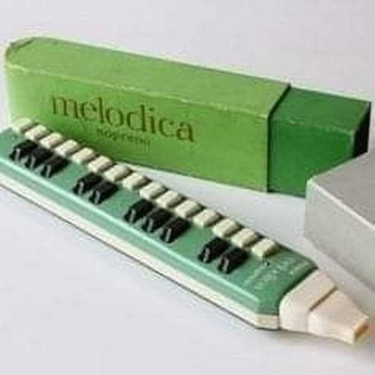 La melodica: quando a scuola la musica iniziava soffiando in un tubo - 