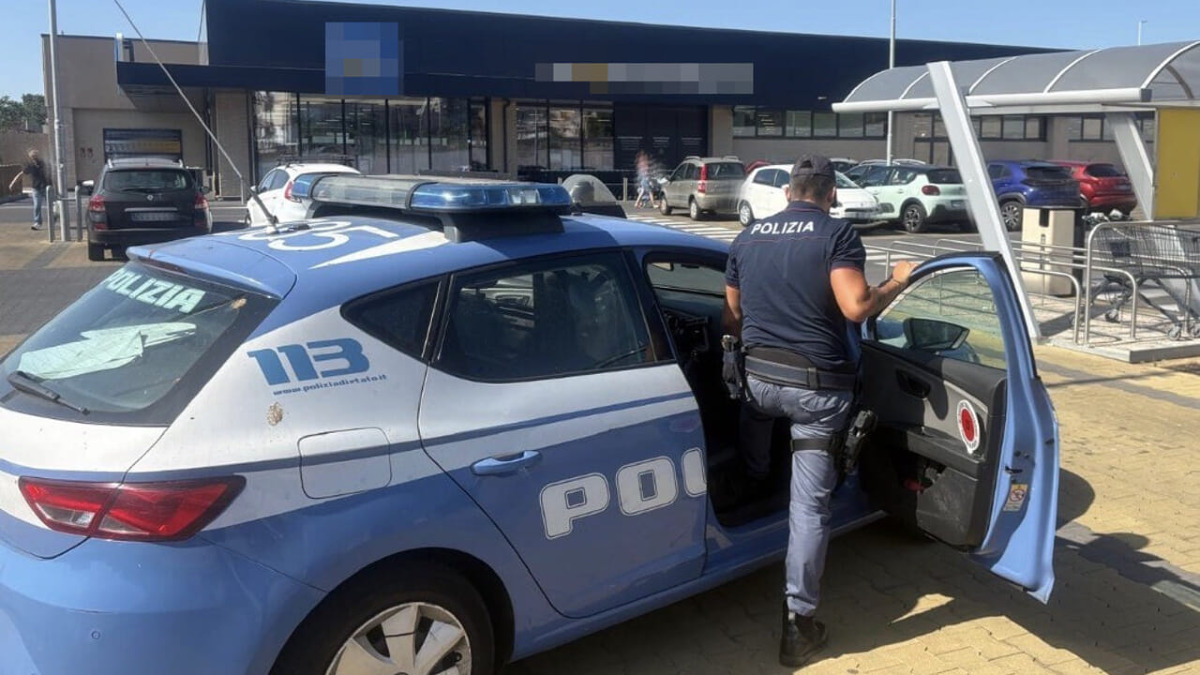 Catania, rubano 800 euro al supermercato: due denunciati per rapina in concorso - 