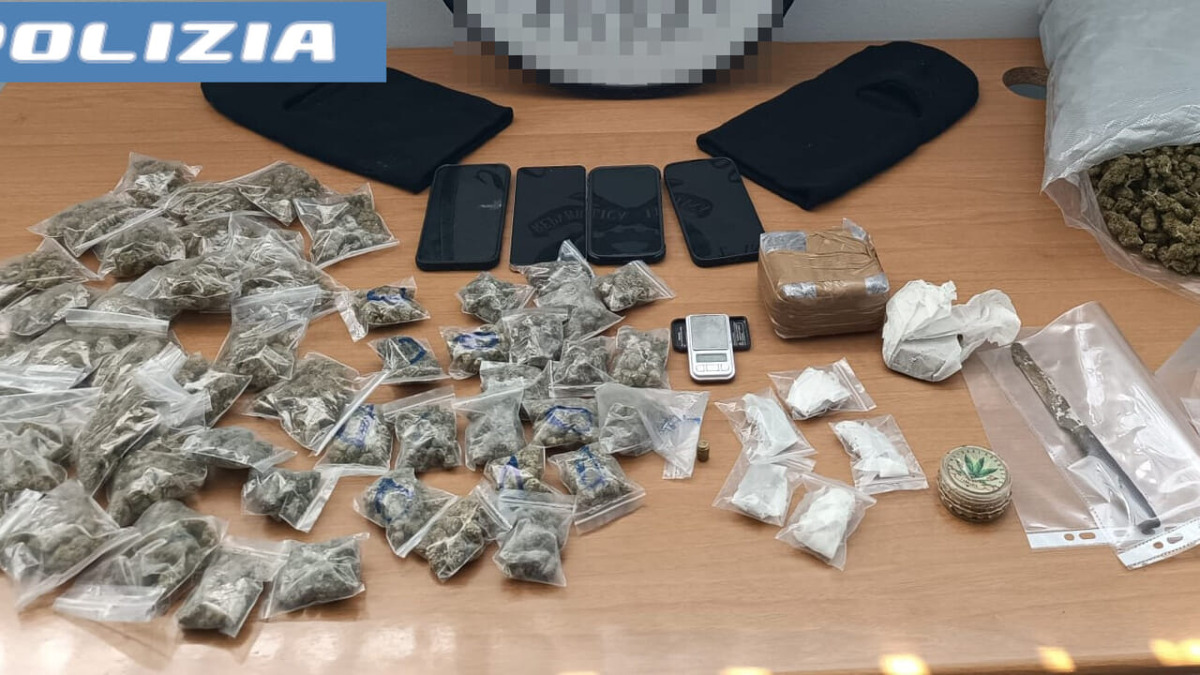 Maxi blitz a San Cristoforo: sei arresti, tre agenti aggrediti e quasi 3 kg di droga sequestrati - 