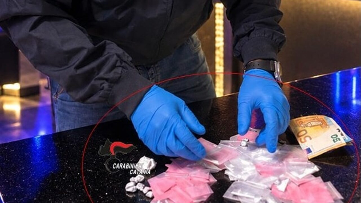 Spaccio in discoteca a Catania: arrestato 26enne, sequestrate ketamina e «cocaina rosa» - 