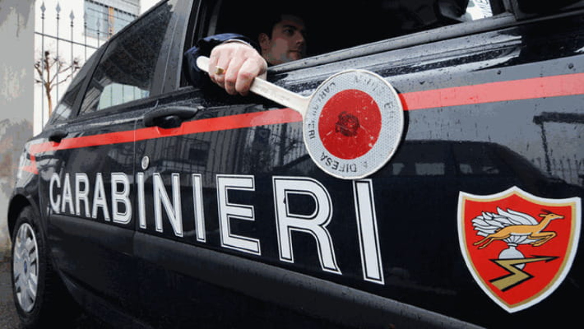 Tre denunciati a Catania per ricettazione: fermati mentre ispezionavano i pezzi di uno scooter rubato - 