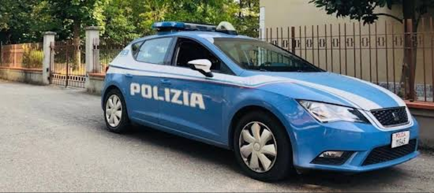 Aggredisce la moglie in centro storico: 31enne arrestato, la donna ha lo zigomo fratturato - 