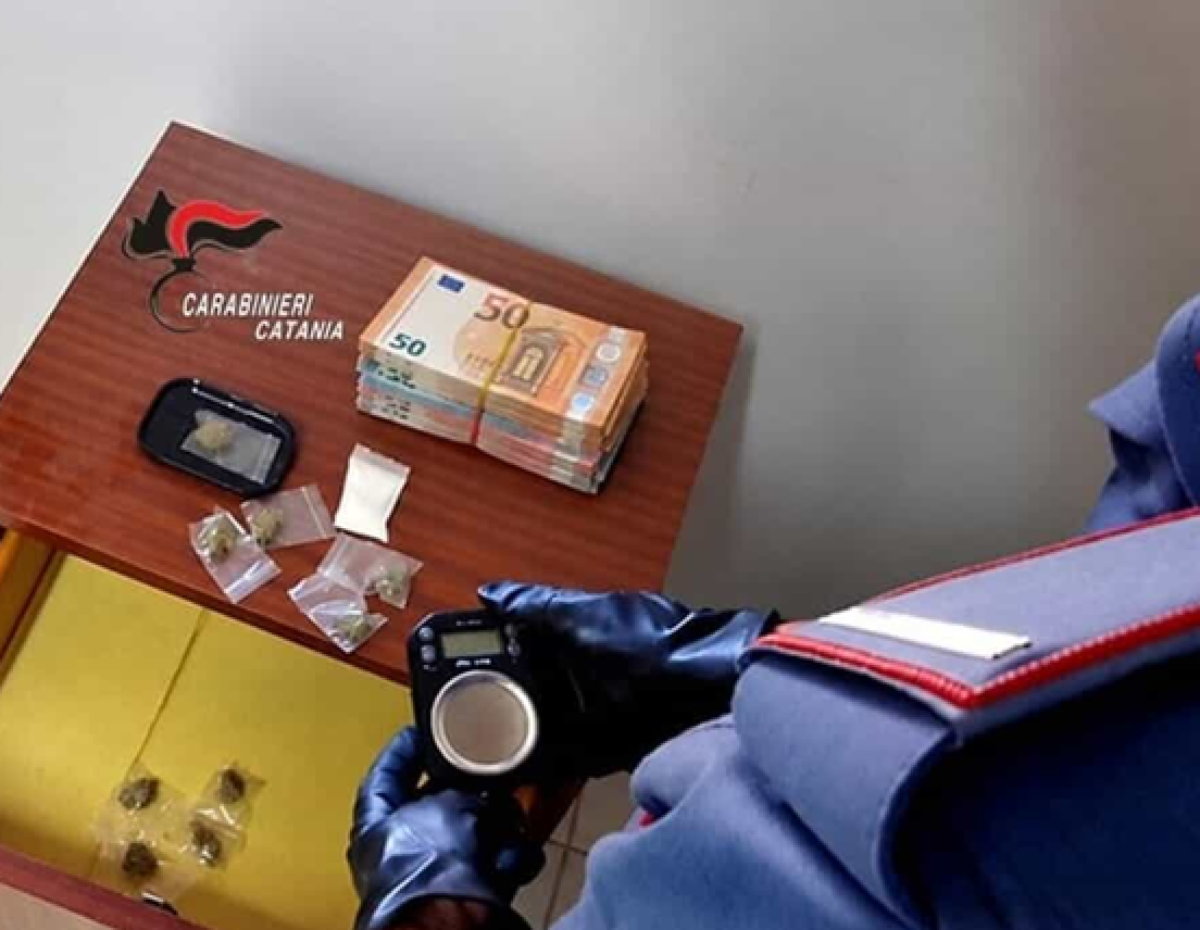 Droga e contanti a San Cristoforo: denunciato un 50enne con contabilità dello spaccio - 
