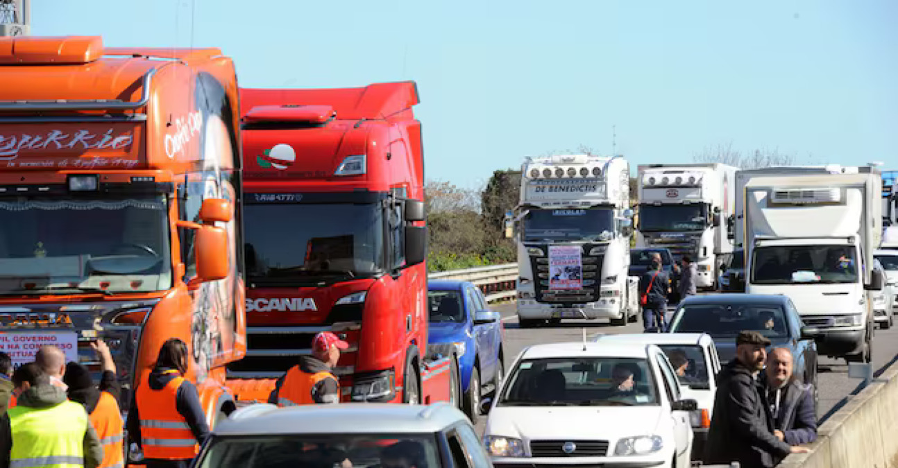 Autotrasportatori siciliani in sciopero: mezzi fermi e porti bloccati dal 16 al 20 ottobre - 