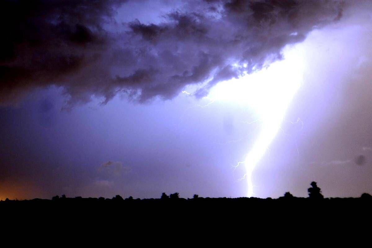 Meteo, ecco i temporali: giù le temperature ma nel weekend torna già il sole - 