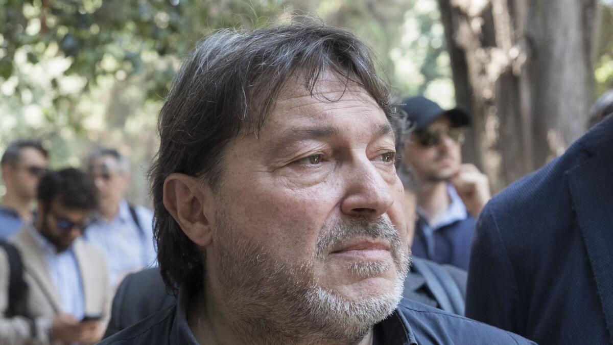 Insulti nel cortile Rai tra Salvo Sottile e gli inviati di Report: Ranucci difende la sua squadra - 