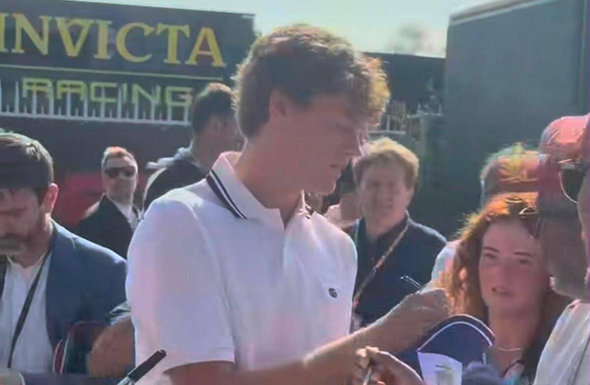 Gp Monza, ecco Sinner: l'arrivo da superstar nel paddock F1 - Video - 