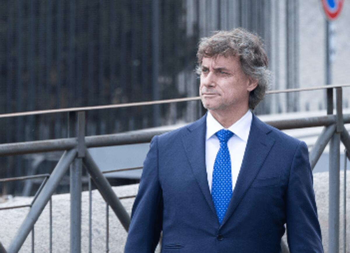 Operaio muore al Colosseo, Rai rinvia serata evento di Alberto Angela: "Andrea aveva l'età dei miei figli" - 