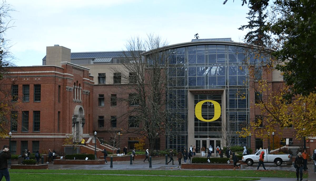 Phil Knight, co-fondatore della Nike, e la donazione record all'Università dell'Oregon: "Assegno da un miliardo di dollari" - 