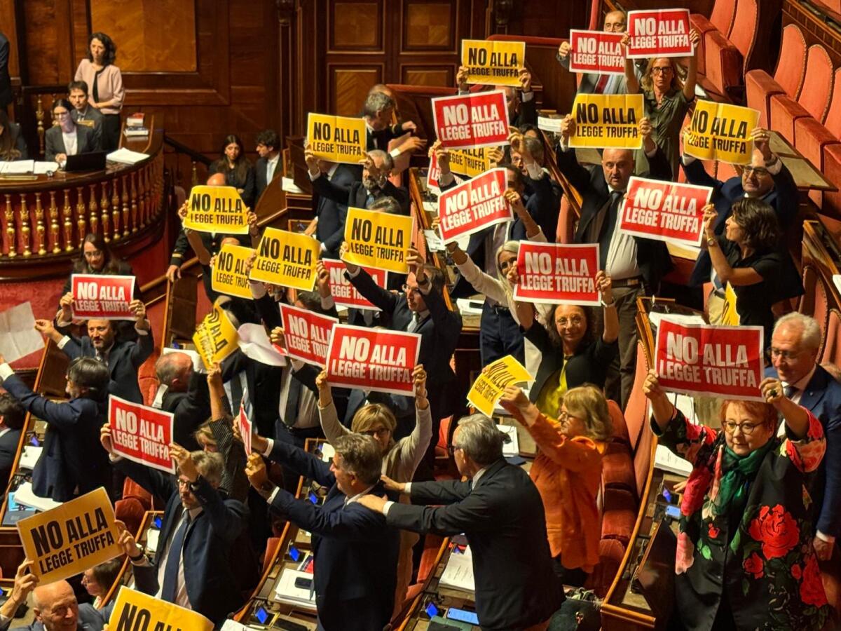 Senato approva la 'Melonellum': 113 sì tra proteste, il testo torna alla Camera - 