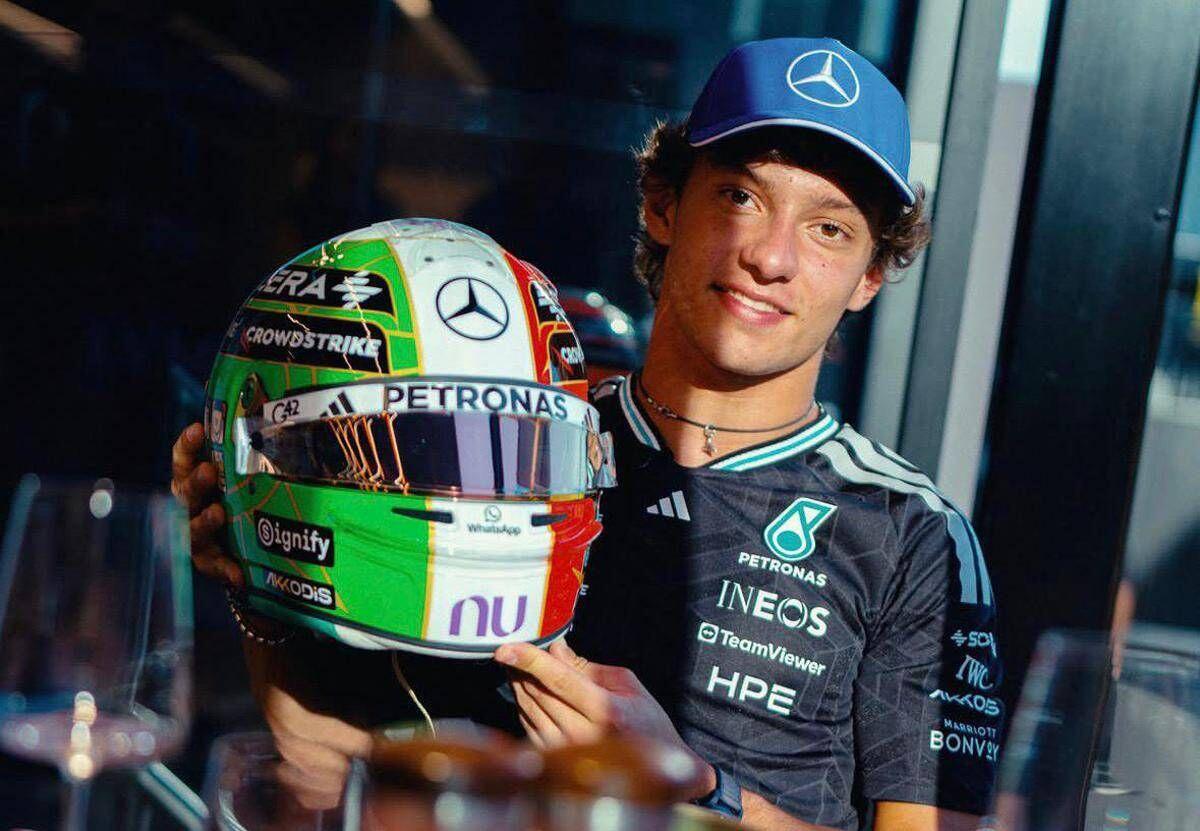 "Pizza, caffè e... Nazionale di calcio": Antonelli e il casco speciale per Monza (ispirato a Valentino Rossi) - 