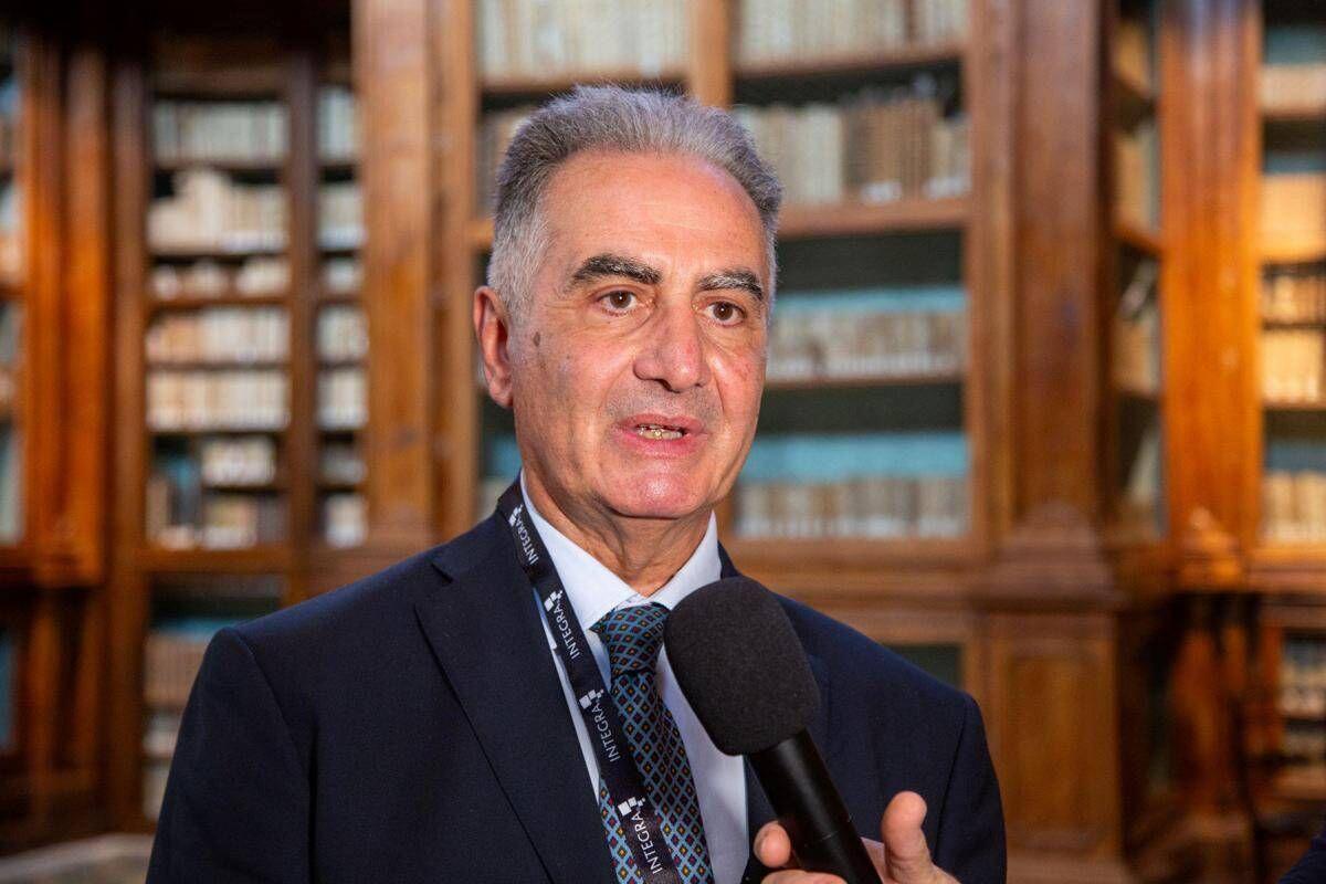 Ai, neurochirurgo Catapano: "Cambia cure e rapporto con i pazienti" - 