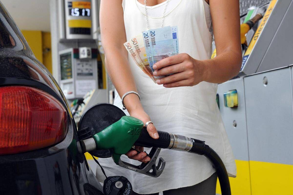 Caro carburanti, anche IP mette un tetto ai prezzi dopo Eni: sconto per 8.500 distributori - 