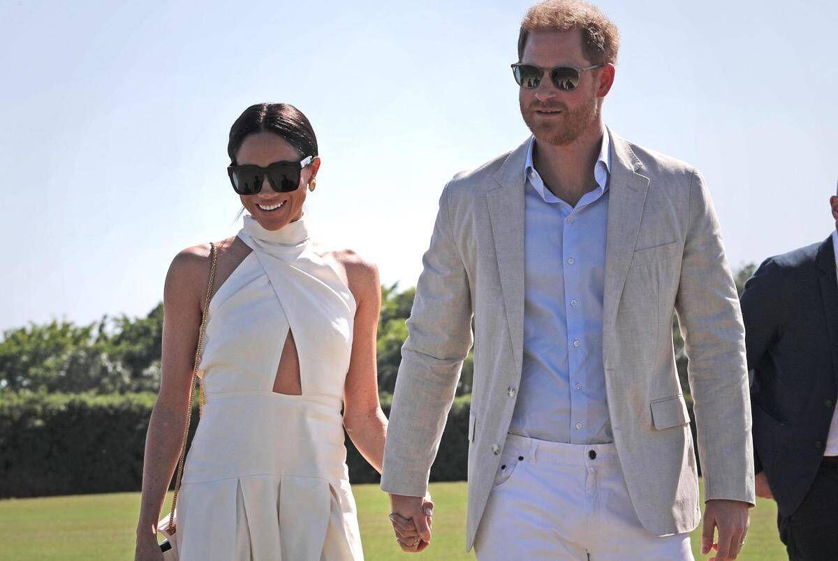 Harry e Meghan potrebbero realizzare nuovi documentari: la famiglia reale trema - 