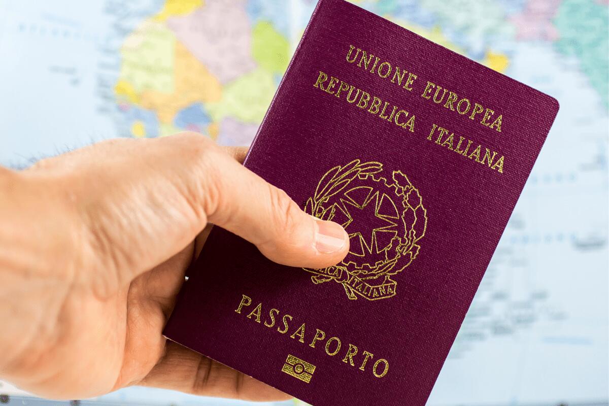 Non capisce l'italiano, il sindaco 'congela' la consegna della cittadinanza - 