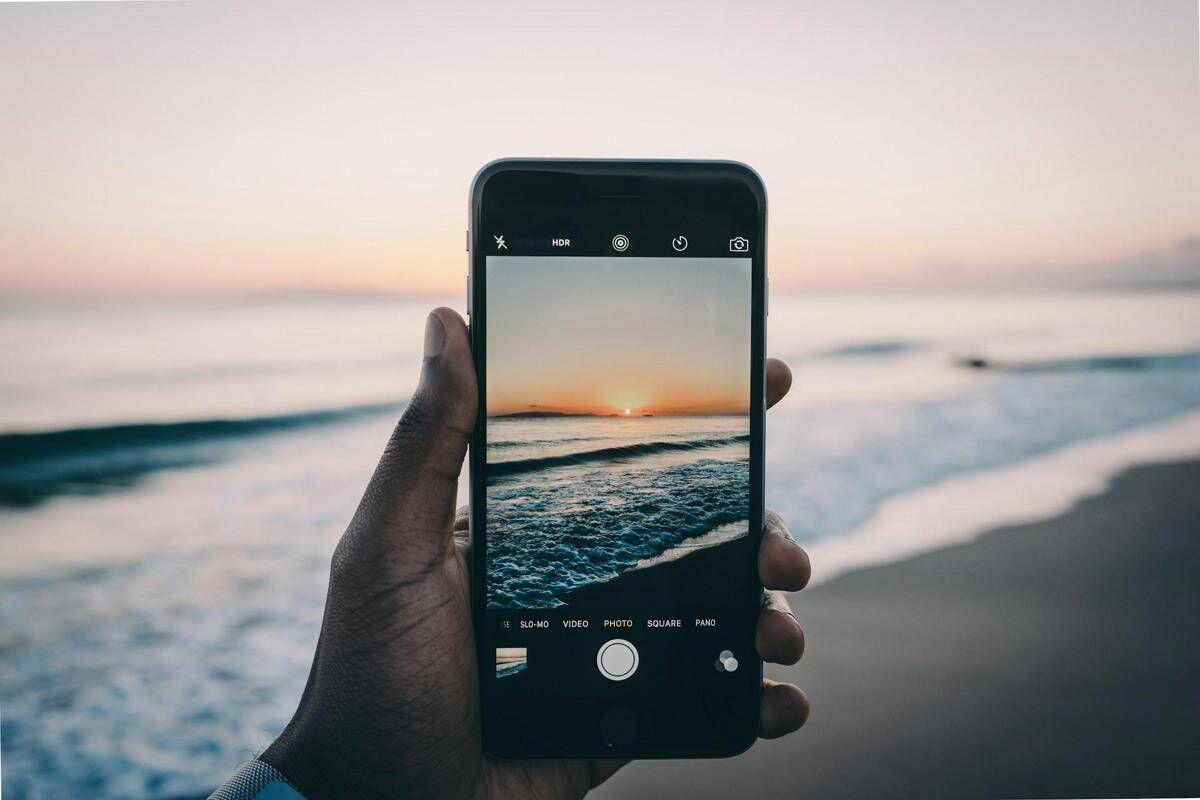 Comscore: l’estate traina lo smartphone. Comparto News a +5,5%, volano Paramount e Disney - 