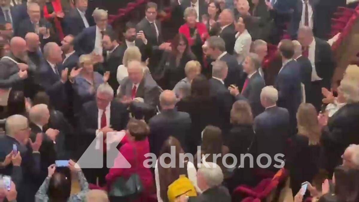 Cgil compie 120 anni, la Scala intona 'Bella ciao' - Video - 