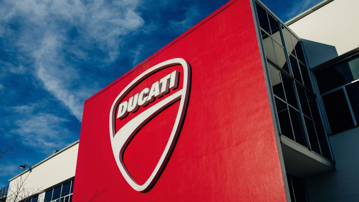 Urso: «È ora che la Ducati torni italiana», Governo pronto a usare il Golden Power - 