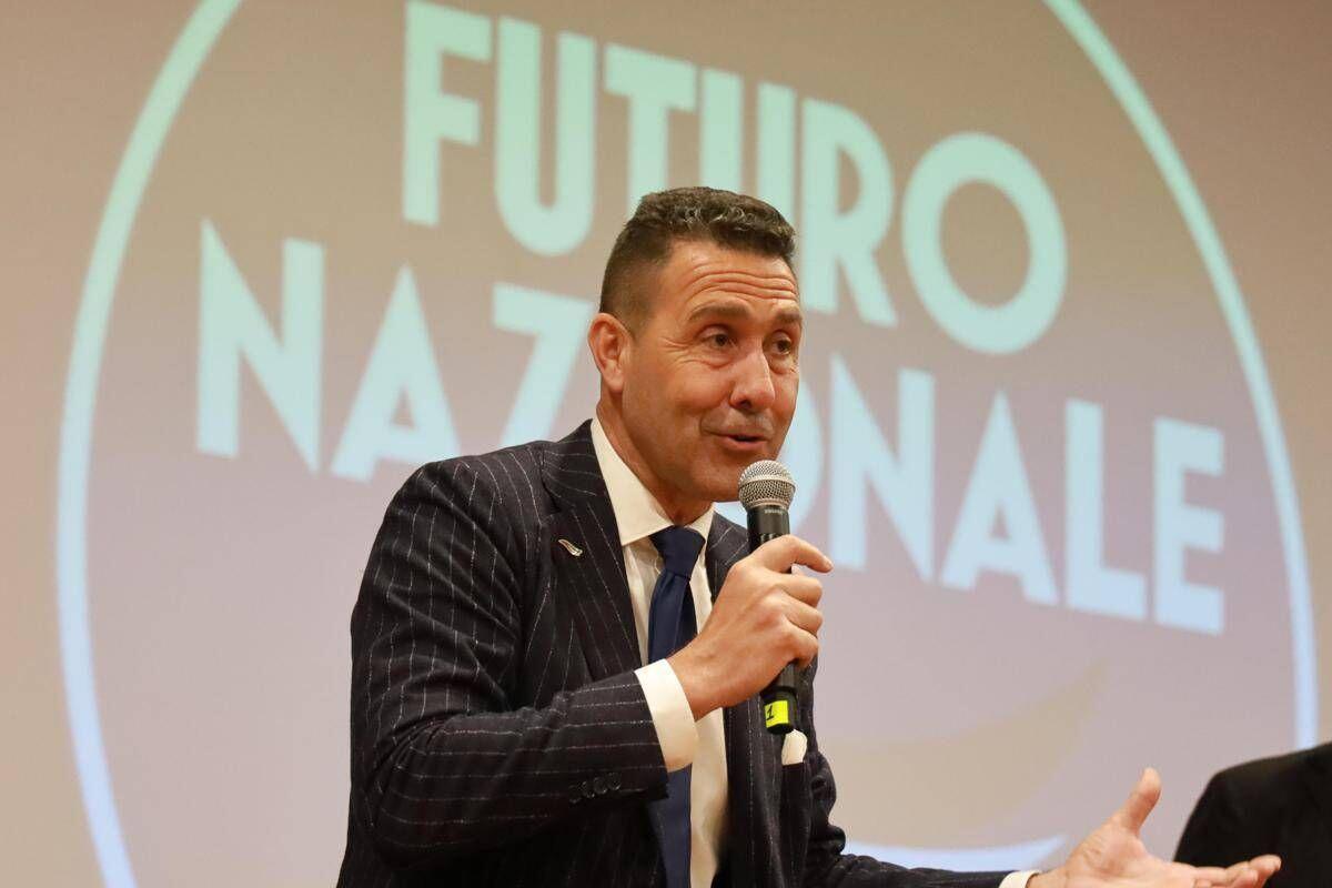 Vannacci: "Futuro Nazionale al meeting neonazista? Ognuno vada dove vuole, io magari alla Festa dell'Unità" - 