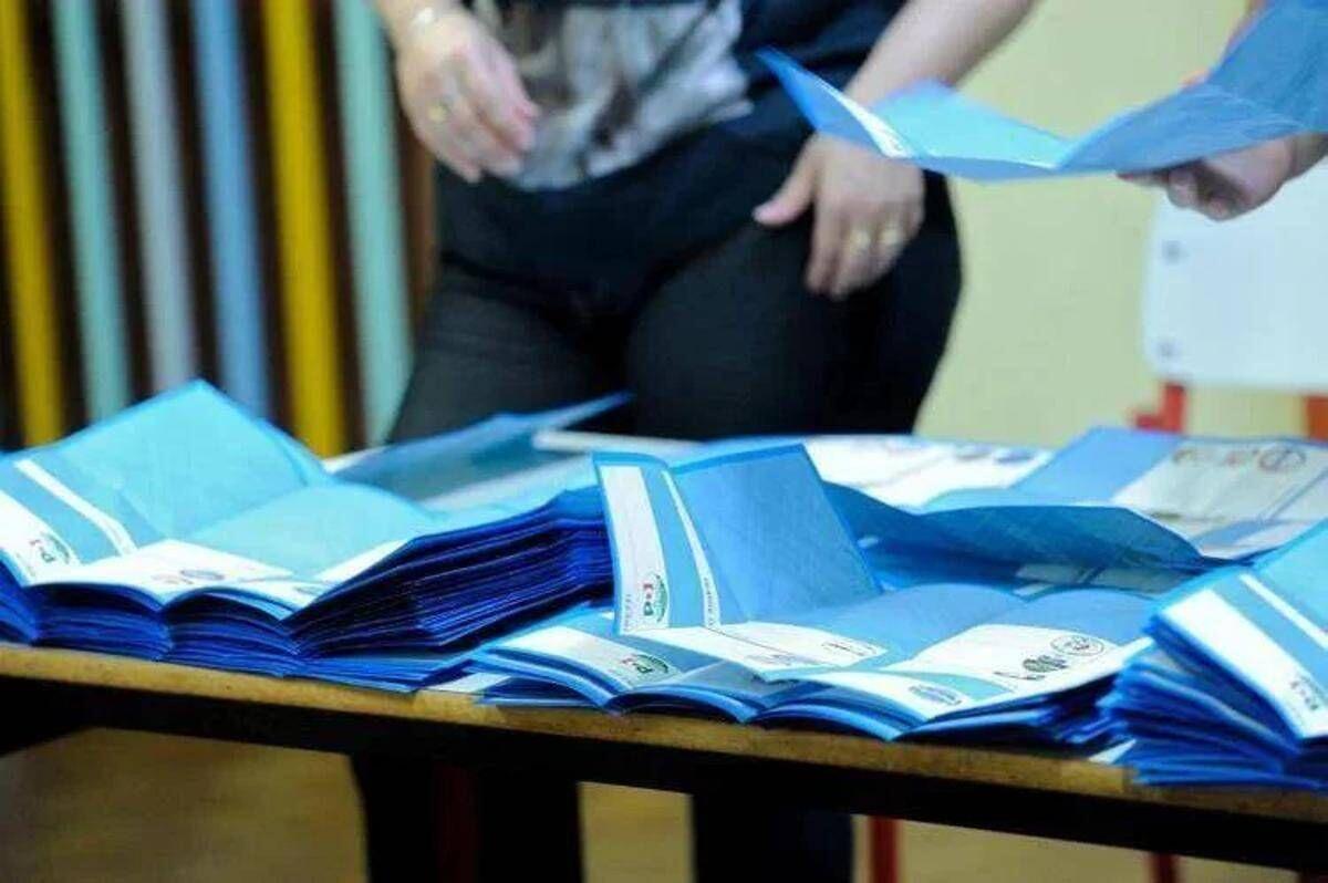 Sondaggio politici, Pd più vicino a Fratelli d'Italia. Vannacci sale ancora - 