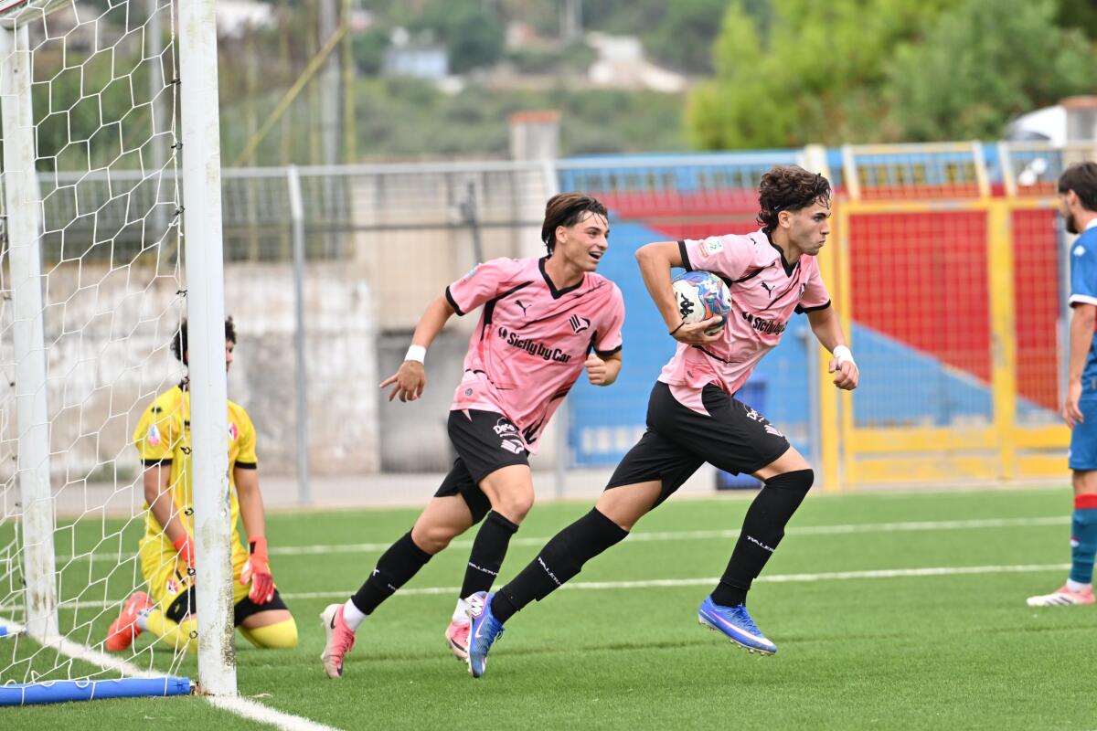 Primavera Palermo pareggia 2-2 col Bari: rimonta firmata Schirliu e Squillacioti - 