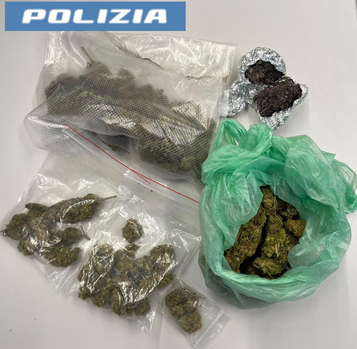Catania: arrestato 'rider' della droga a Librino con 80 g di marijuana in sei involucri - 