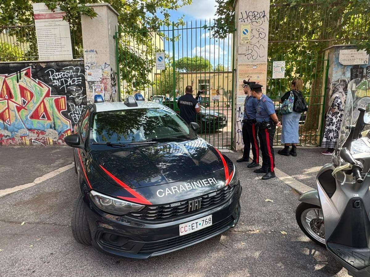 Prof accoltellata, Valditara: "Studente è ragazzo tranquillo, possibile ruolo social e siti violenti" - 