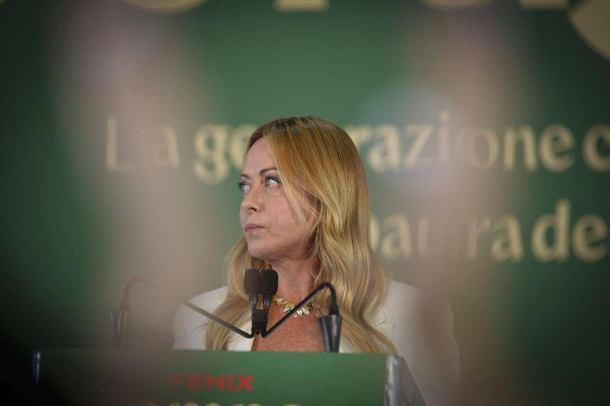 Sondaggio politico, calano Fratelli d'Italia e Futuro nazionale: le intenzioni di voto - 