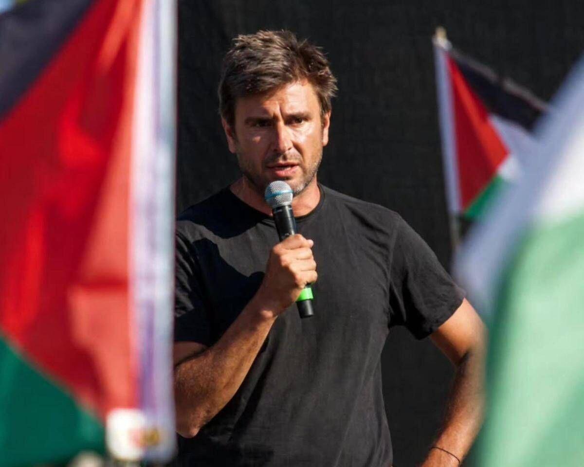 Di Battista, terza notte al Policlinico Gemelli: nessun aggiornamento sulla salute dell'ex 5S - 