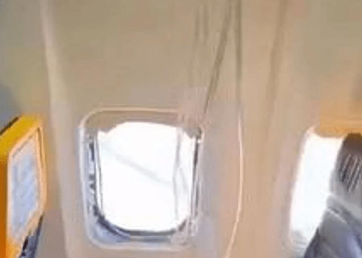 Il CEO di Ryanair sull'incidente al finestrino: "Il passeggero risucchiato? Non merita risarcimento milionario" - 