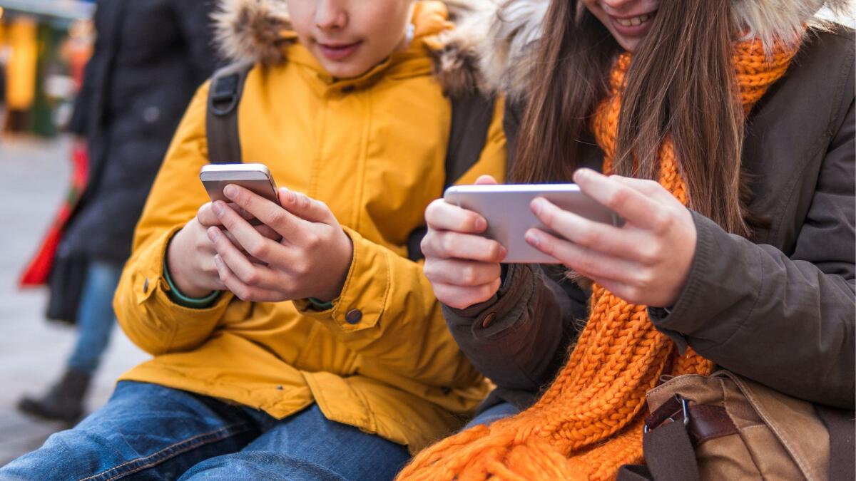 Ue adotta l’EU KIDS Act: social vietati ai minori di 13 anni, account personali da 15 anni - 