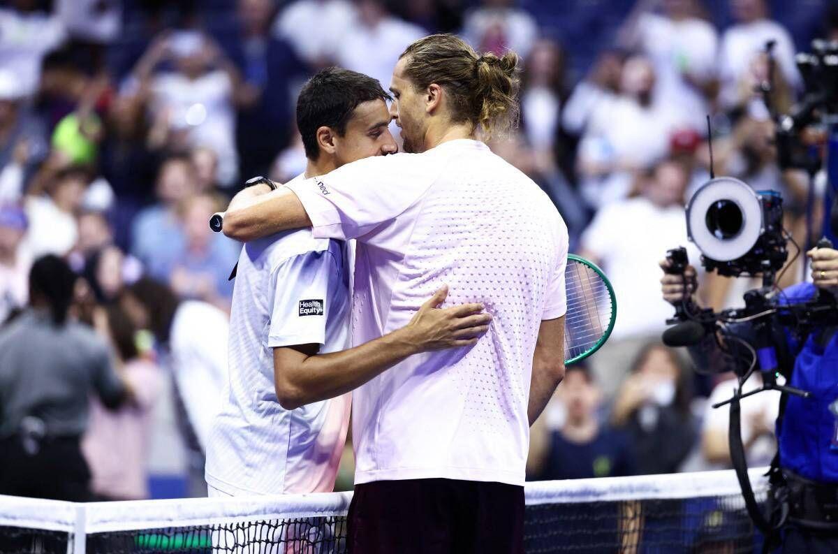 Zverev cade, Sonego lo aiuta a rialzarsi: fair play agli US Open - 