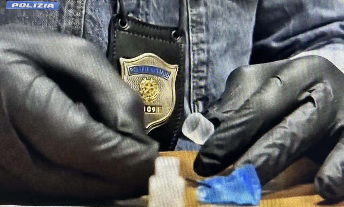 Caltanissetta: arrestato un diciannovenne per spaccio nel centro storico, sequestrati circa 15 grammi di hashish - 