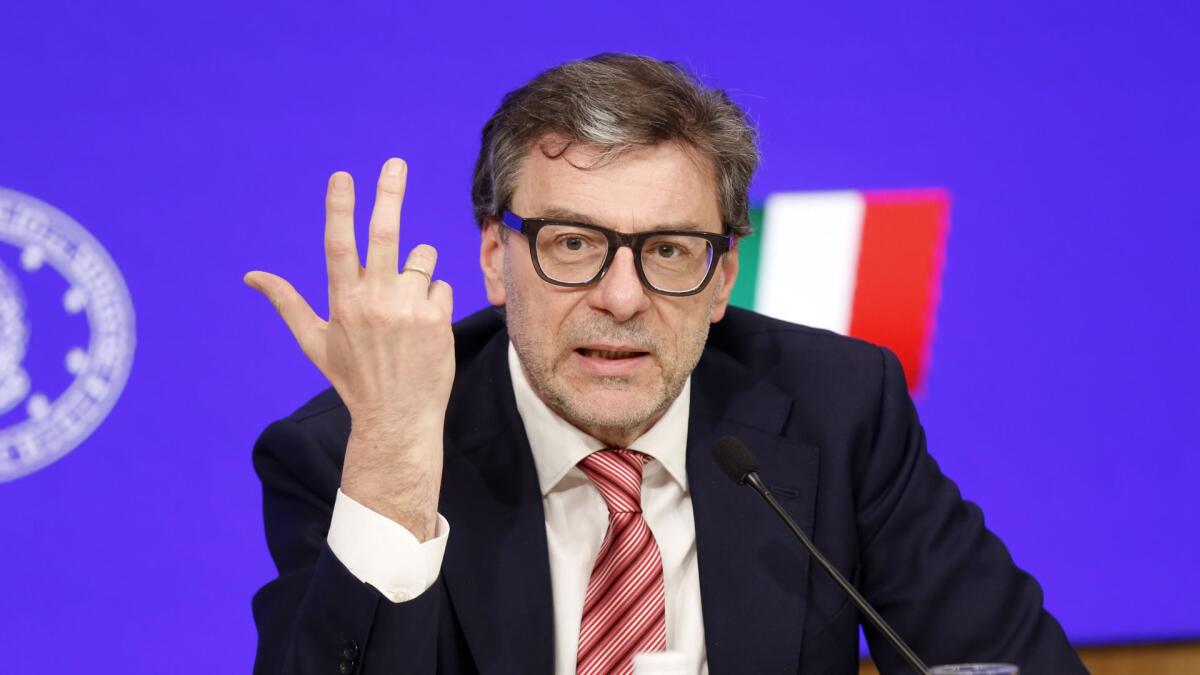 Giorgetti: Sul lavoro risultati incredibili, la prossima manovra rivolgerà attenzione ai 'trascurati' - 