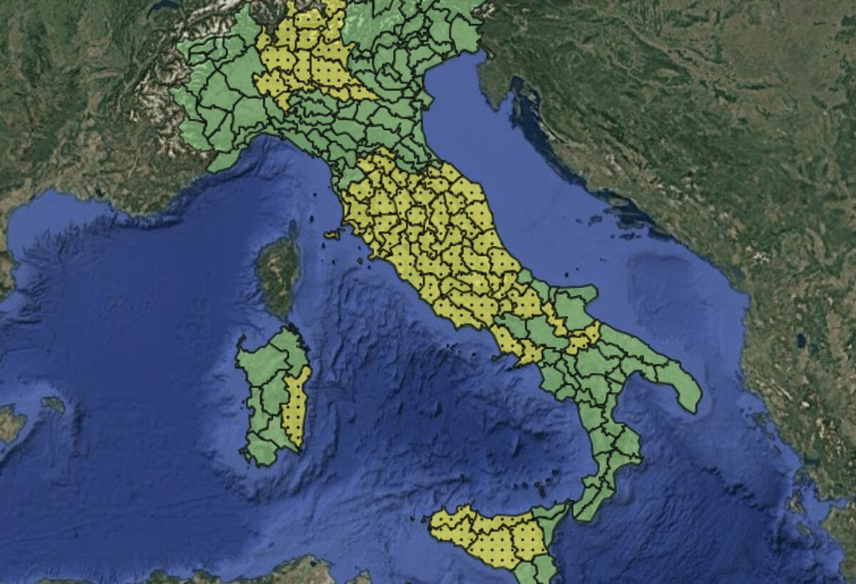 Maltempo, allerta meteo gialla per temporali venerdì 18 settembre: le 12 regioni a rischio - 