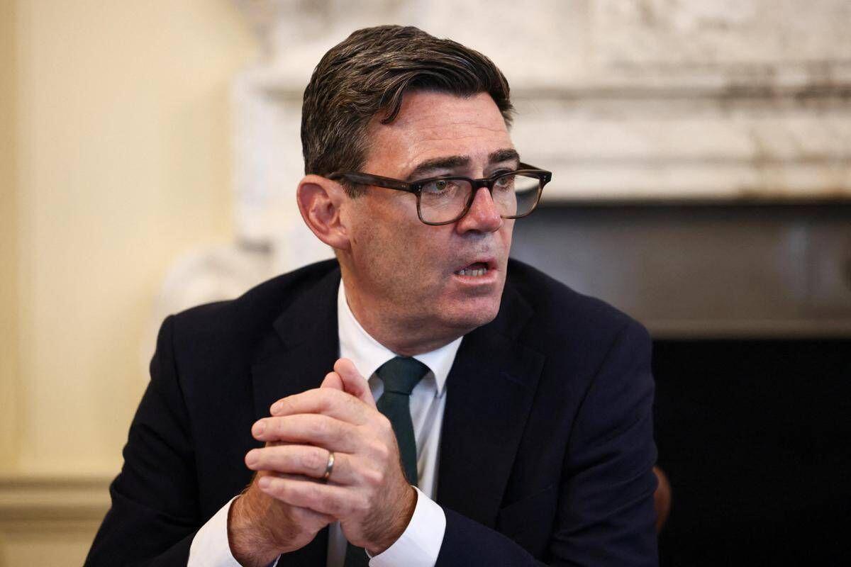 Premier League, Burnham chiede il ritorno degli alcolici sugli spalti - 