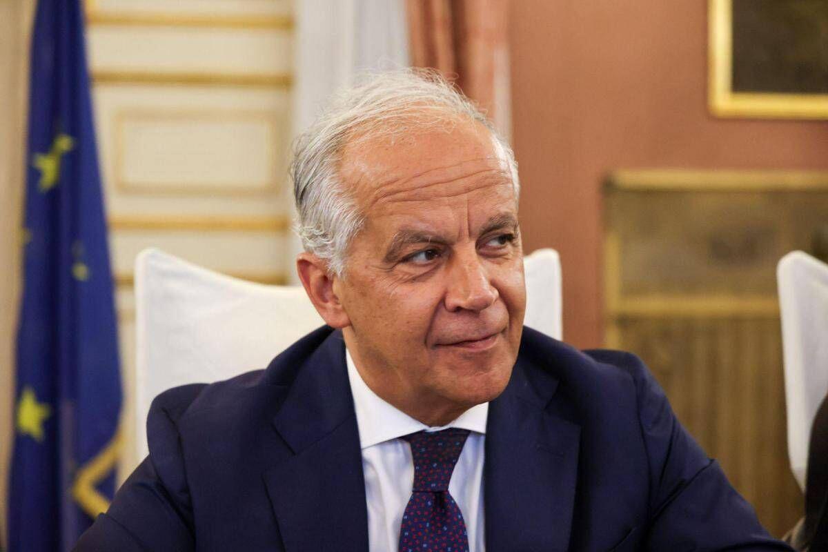 Trapper Bratan blocca Milano-Meda per girare video, Piantedosi: "Rimpatriato" - 