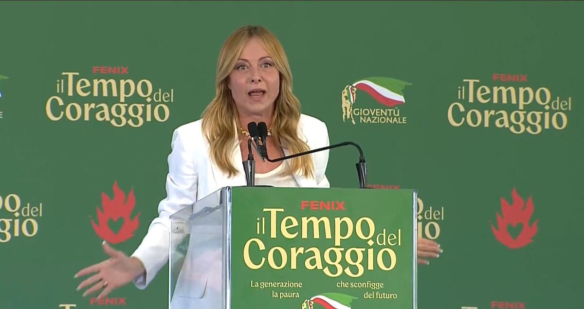 Meloni canta «Bollo ciao» a Fenix: attacca l'opposizione e difende la sospensione del bollo auto - 