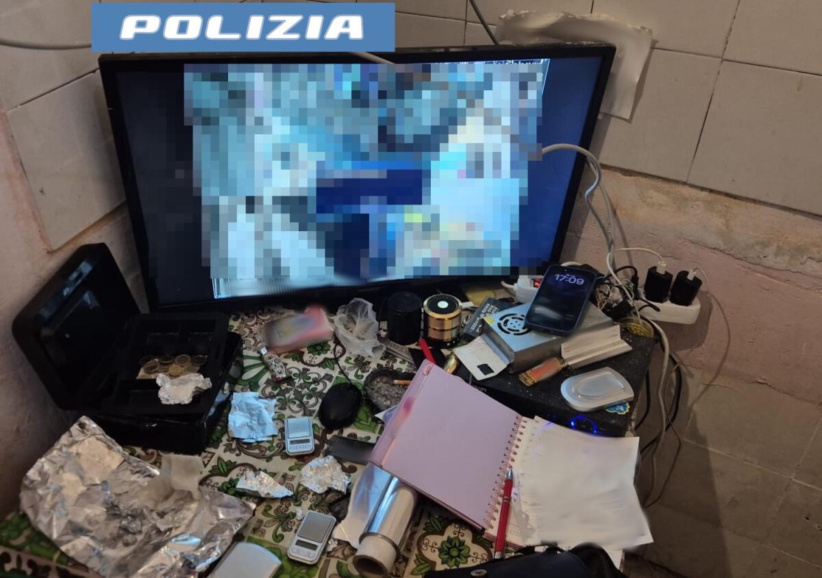 Catania: smantellata piazza di spaccio con feritoia e 'crack room', due arresti a San Cristoforo - 