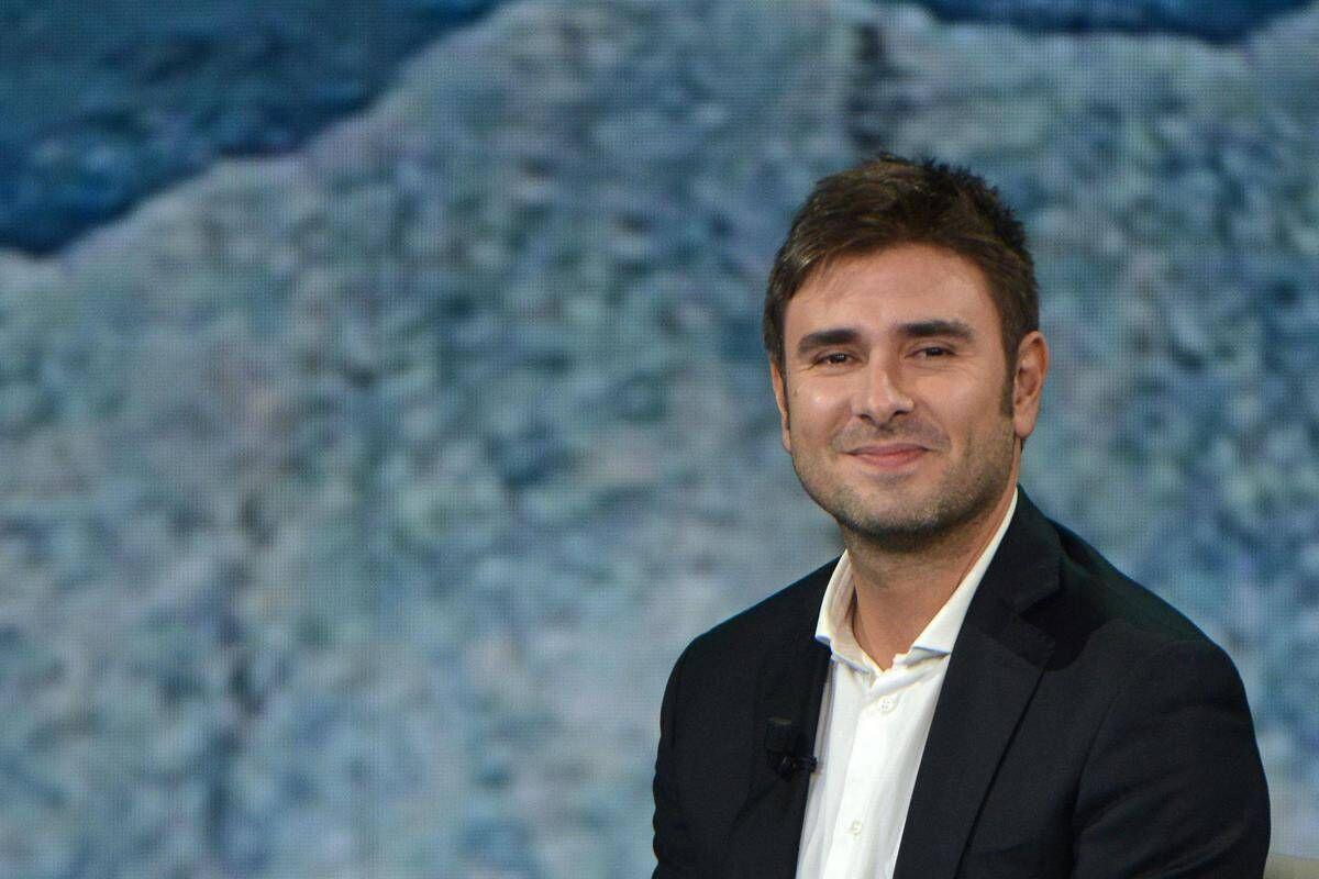 Alessandro Di Battista, rientro in Italia rinviato: l'annuncio sui social - 