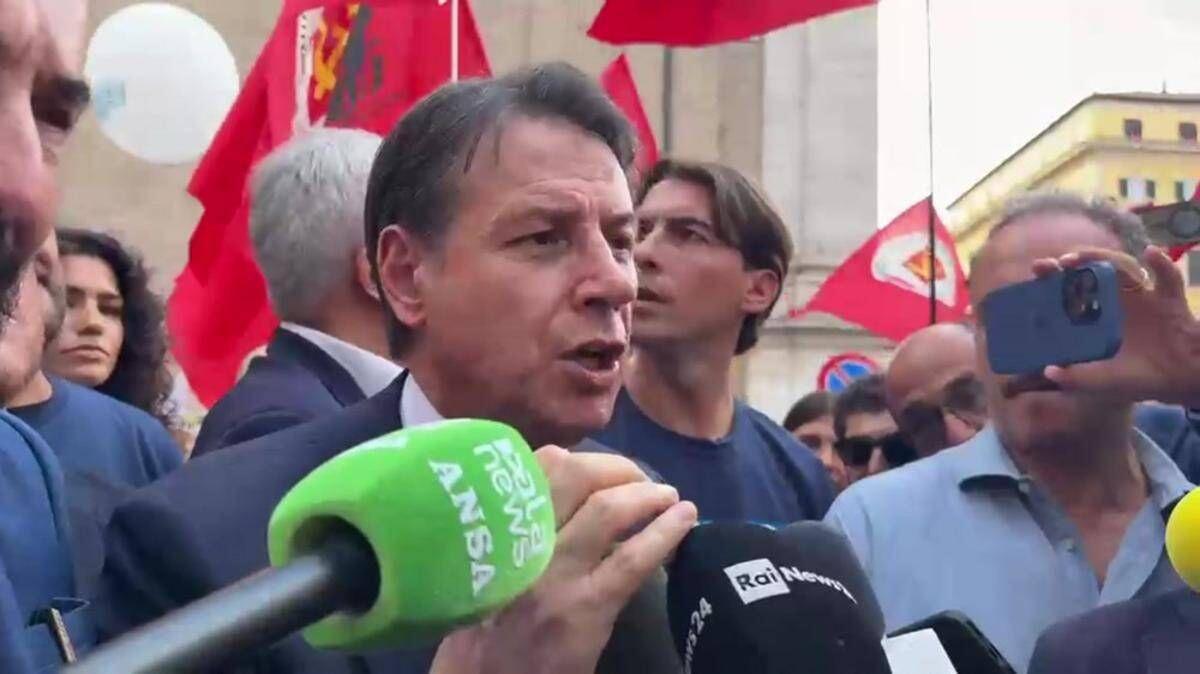 Legge elettorale, Conte in piazza con Onorato: "Norma raccolta firme oscena e incostituzionale" - Video - 