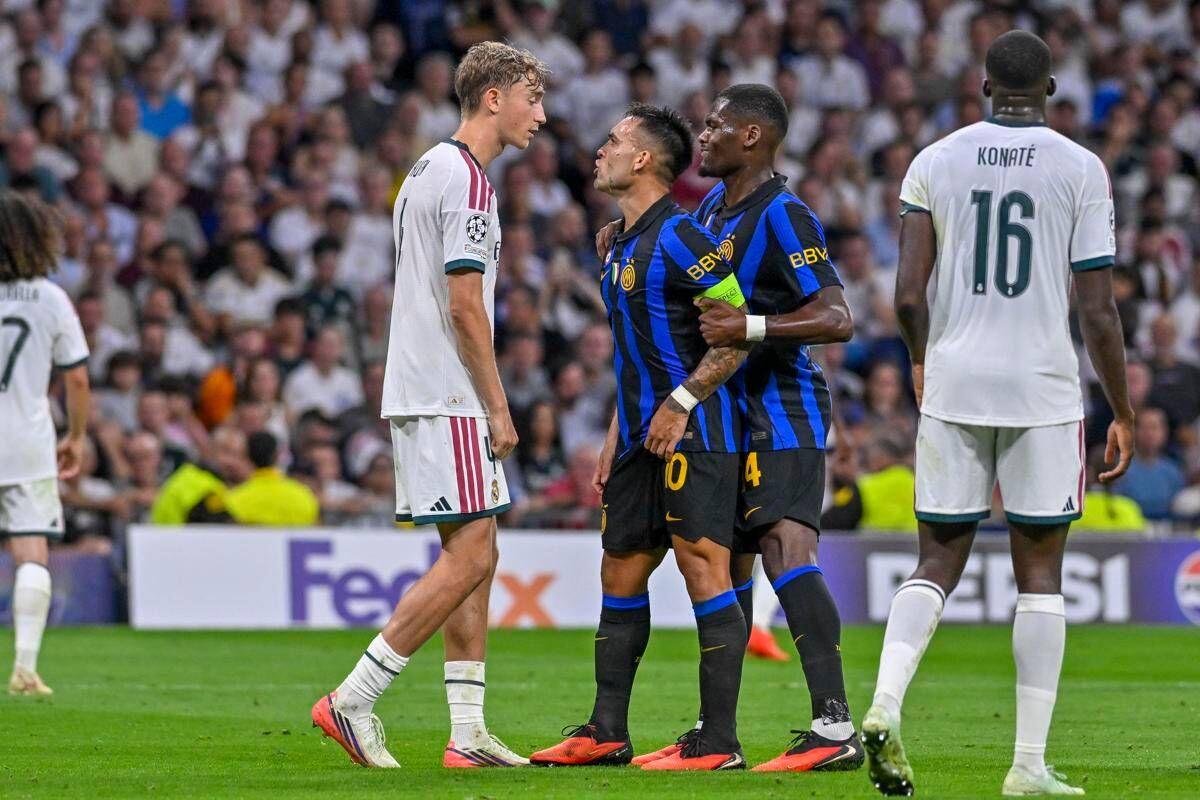 Real Madrid-Inter, Huijsen litiga con Lautaro Martinez e Barella - 