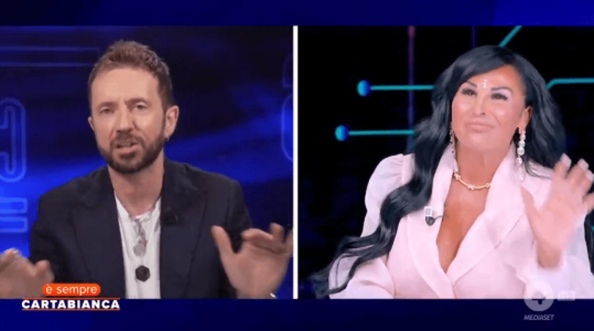 Caos a 'È sempre Cartabianca', botta e risposta tra Andrea Scanzi e Rita De Crescenzo - il video - 