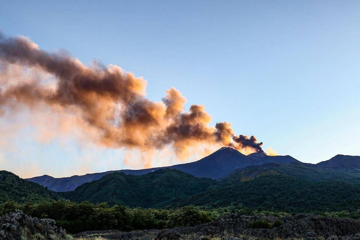 Eruzione Etna, voli sospesi fino alle 14.30 all'aeroporto di Catania - 